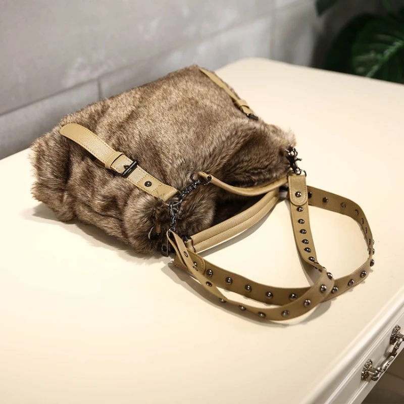 Woolen Velvet Women Trendy Ver - Women Bags Guess ulasan dan harga